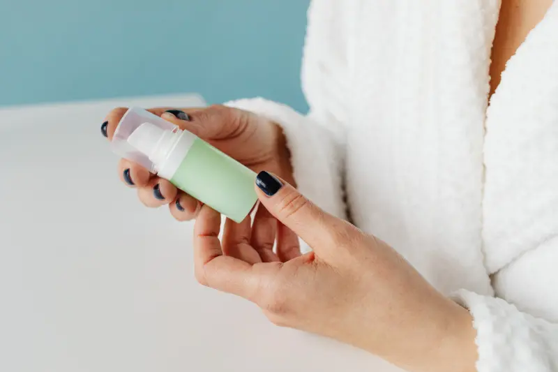 how does vegan deodorant work