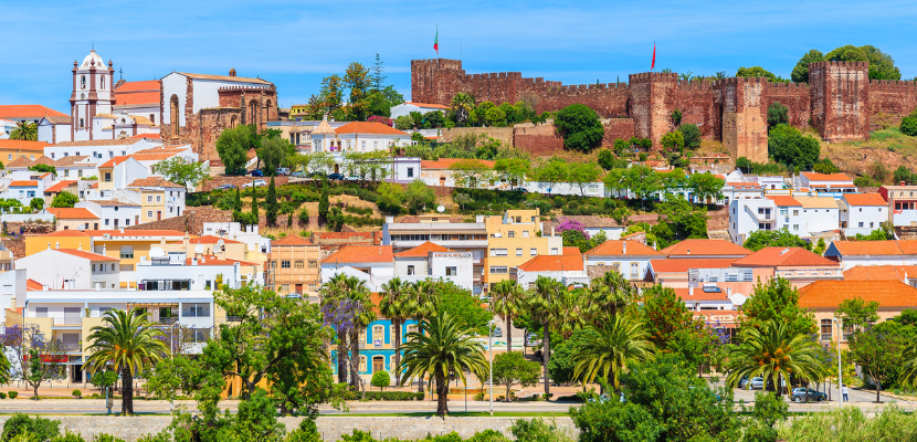 Choosing Between an Apartment and a Villa in the Algarve