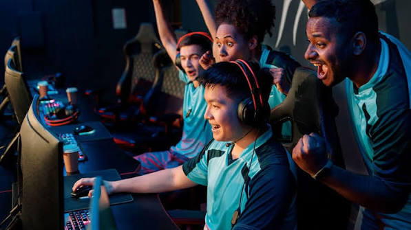Online Gaming: The Evolution of a Global Digital Community